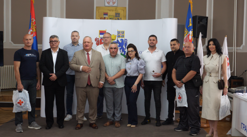 NAGRADJENI VIŠESTRUKI DAVAOCI KRVI POVODOM MEDJUNARODNOG DANA DOBROVOLJNOG DAVALAŠTVA